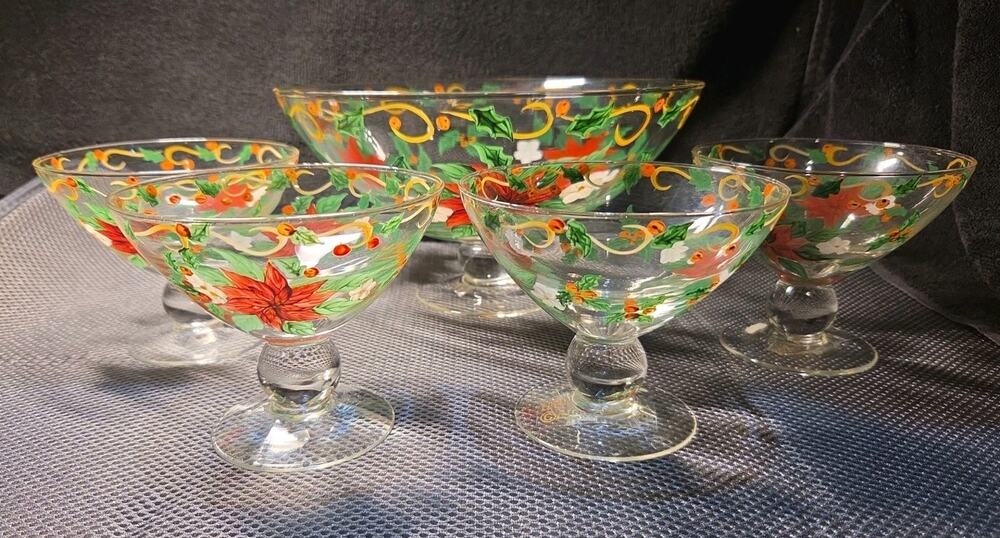set of 4 Dessert Bowels W/serving Bowl hand-painted Victradco LTD glass Christma